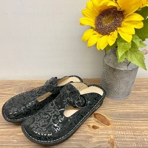 Alegria by PG Lite Black Vine Slip On Clogs ALG-921 Size 38 (8 - 8.5 US)